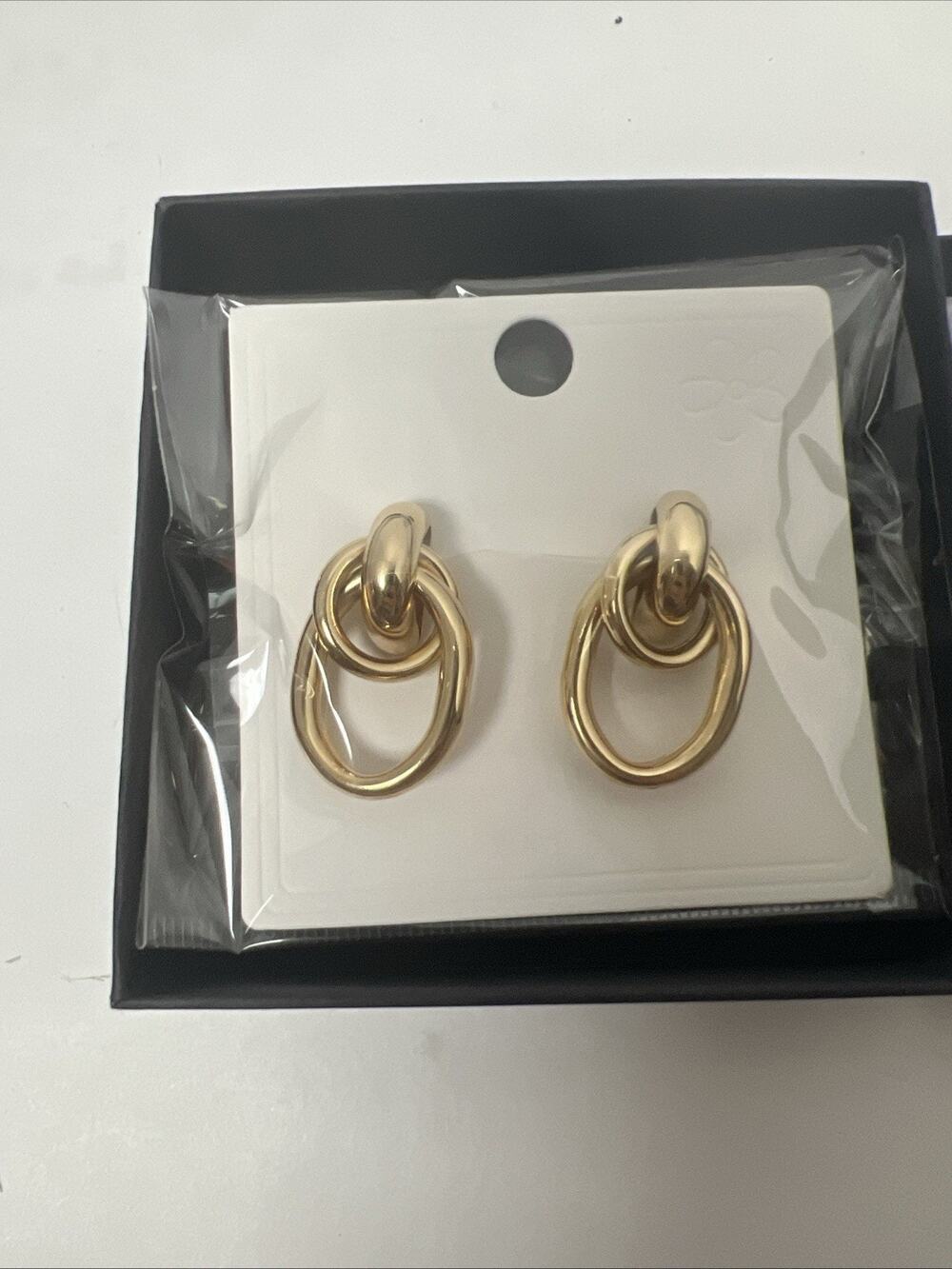 NEW Gold Knotted Design Earrings